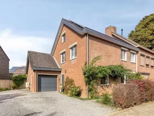Huis te koop Hazelaarhoven 20 in Maastricht voor € 800.000
