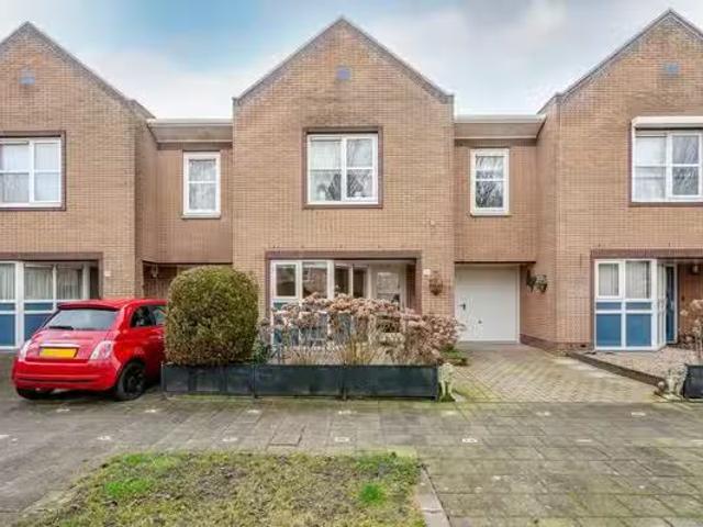 Huis te koop Helmstok 23 in Almere voor € 575.000