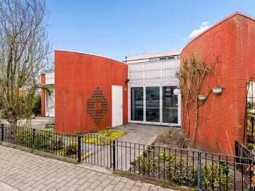 Huis te koop Hennahof 32 in Almere voor € 350.000