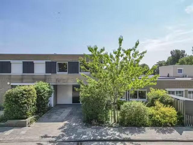 Huis te koop Hugo van Woerdenstraat 55 in Leiden voor € 595.000