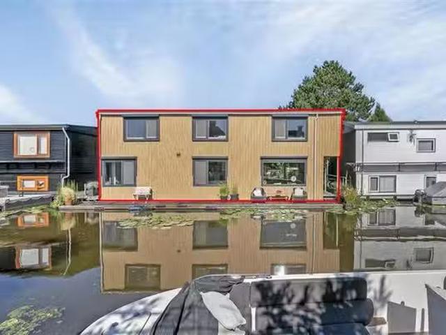 Huis te koop Hugo van Woerdenstraat 55 in Leiden voor € 595.000