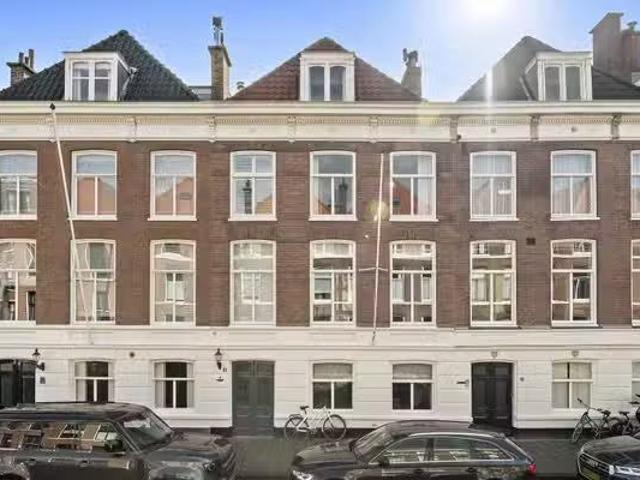 Huis te koop Johan van Oldenbarneveltlaan 80 in Den Haag voor.