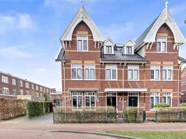 Huis te koop John Steinbecklaan 9 in Den Haag voor € 1.095.000