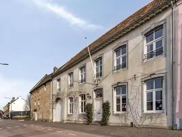 Huis te koop Onze Lieve Vrouweplein 3 in Maastricht voor € 1.2.