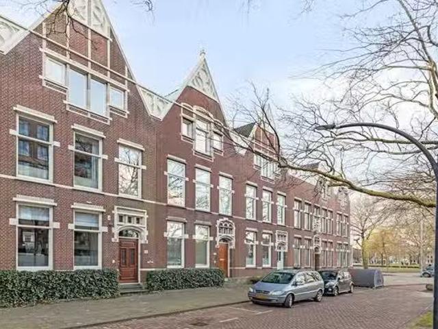 Huis te koop Oostzeedijk Beneden 215 B in Rotterdam voor € 1.1.