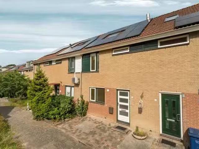 Huis te koop Oktoberstraat 71 in Almere voor € 395.000