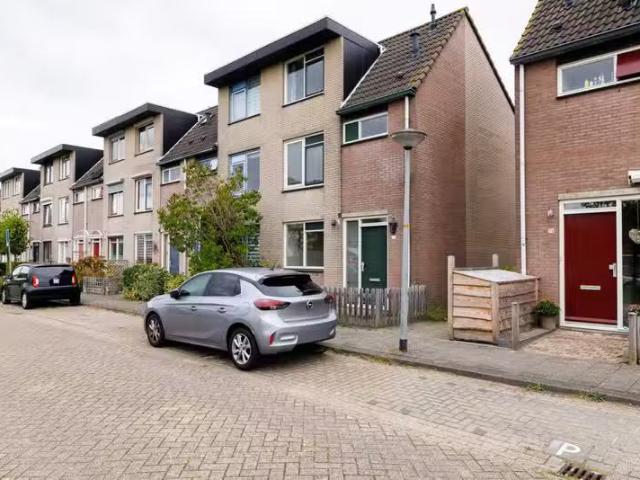 Huis te koop Oranjewoudstraat 27 in Almere voor € 395.000
