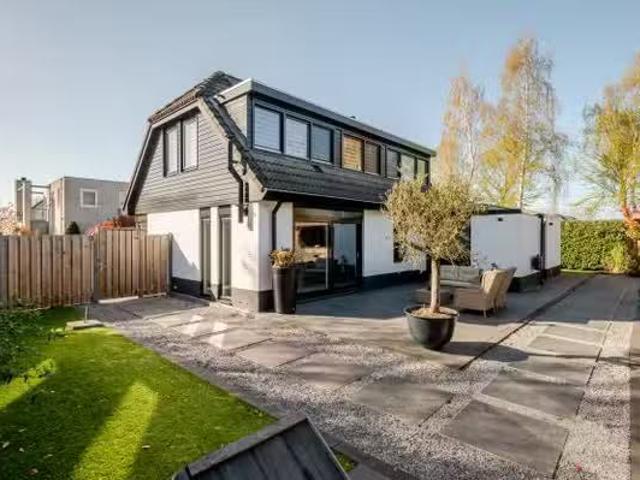 Huis te koop Owen Chamberlainstraat 9 in Almere voor € 949.000