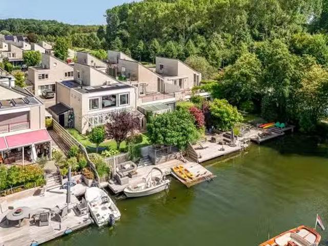 Huis te koop Loefzijde in Almere voor € 975.000