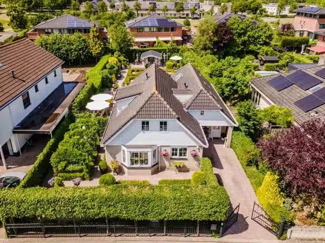 Huis te koop Loefzijde 10 in Almere voor € 775.000