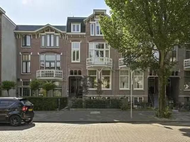 Huis te koop Laan van Meerdervoort 410 in Den Haag voor € 1.09.