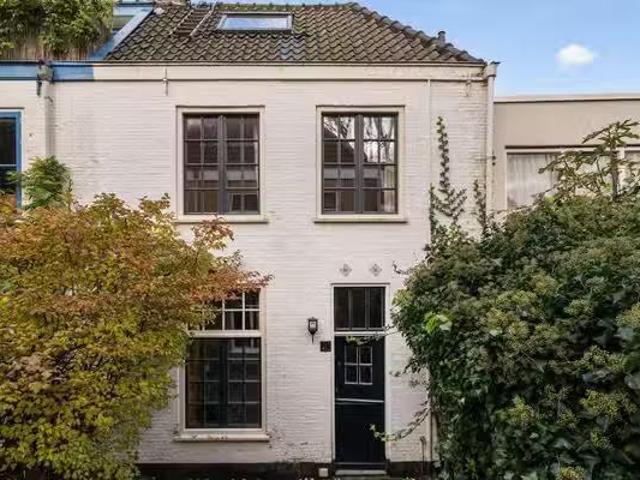 Huis te koop Lange Beestenmarkt 30 in Den Haag voor € 340.000