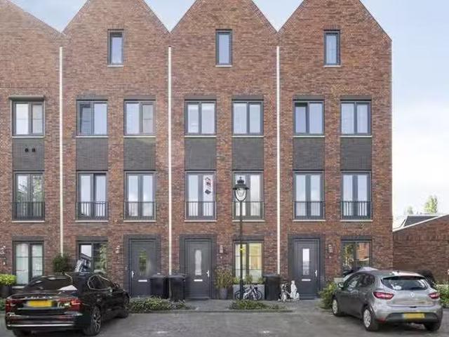 Huis te koop Morellenstraat 3 in Almere voor € 675.000