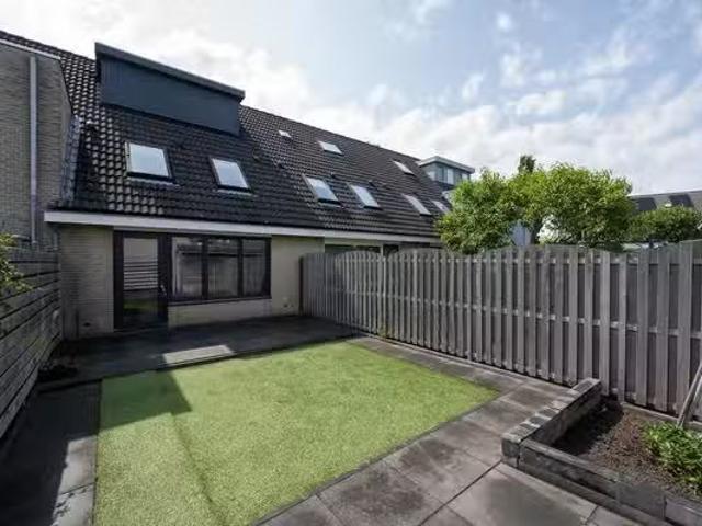 Huis te koop Mahoniestraat 1 in Almere voor € 425.000