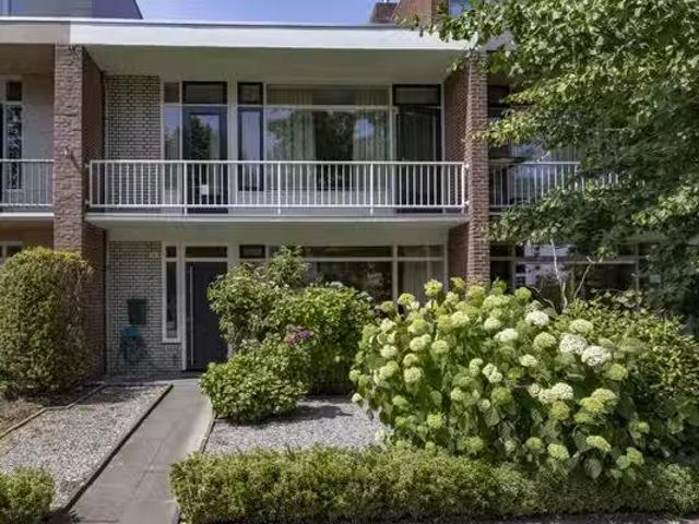 Huis te koop Marie Koenenlaan 157 in Tilburg voor € 595.000