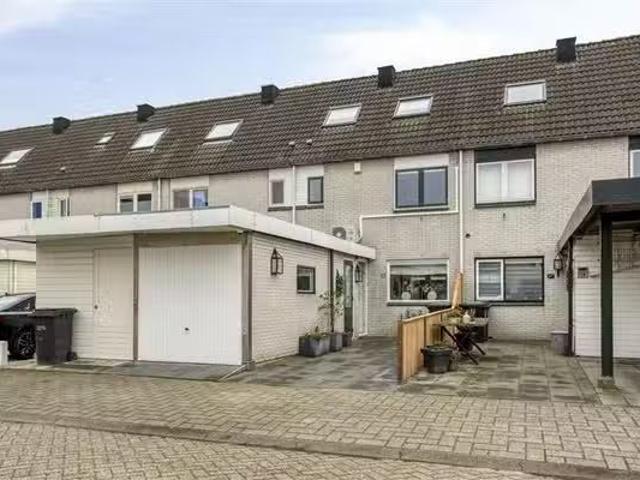 Huis te koop Neerhof 13 in Almere voor € 425.000