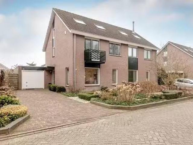 Huis te koop Samuel Esmeijerstraat 7 in Almere voor € 640.000