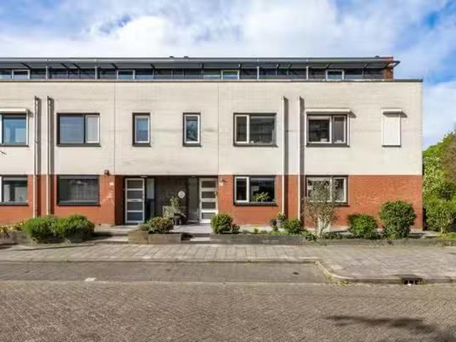 Huis te koop Sportlaan 5 in Vlaardingen voor € 500.000