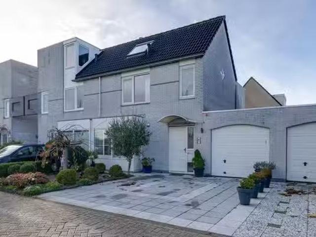 Huis te koop Parkstee 38 in Purmerend voor € 625.000