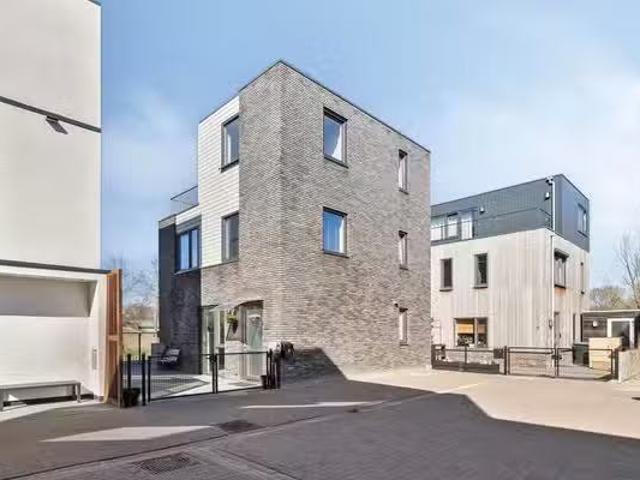 Huis te koop part Laanweg 9 in Almere voor € 650.000