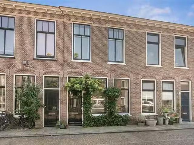 Huis te koop Pieter de la Courtstraat 23 in Leiden voor € 565.