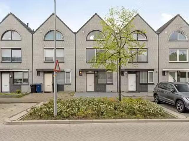 Huis te koop Rijswijkstraat 1 in Almere voor € 415.000
