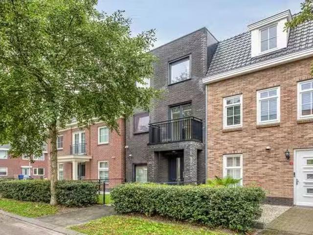 Huis te koop Wodanstraat 16 in Almere voor € 645.000