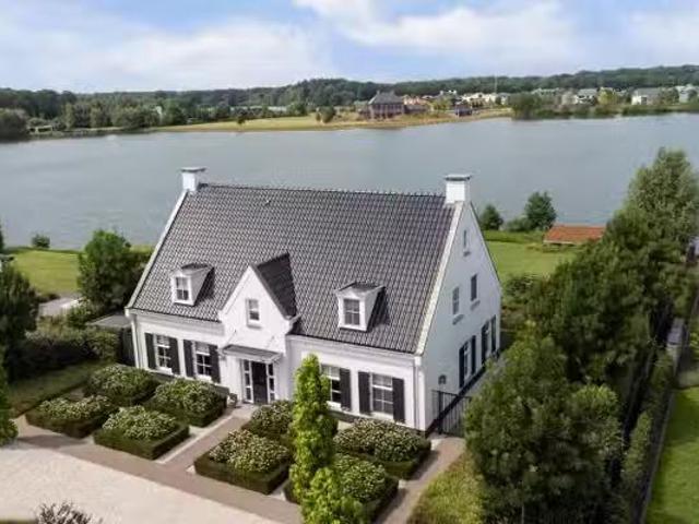 Huis te koop Wilhelminapark in Venlo voor € 1.950.000