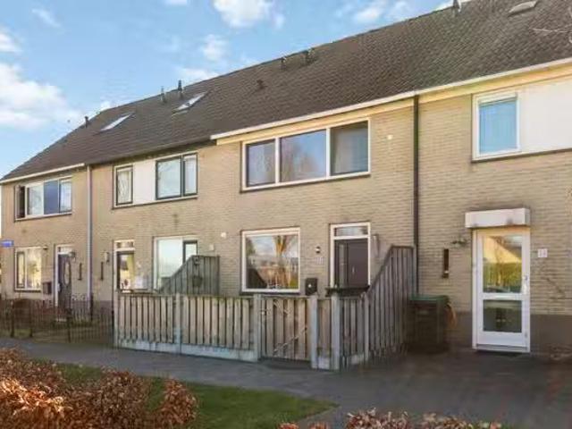 Huis te koop Willem de Vlaminghstraat 59 in Almere voor € 450.