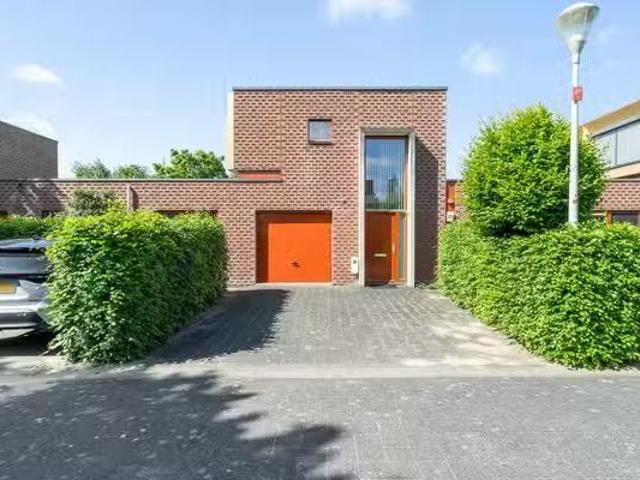 Huis te koop Willem van Nieuwenhuizenlaan 20 in Den Haag voor.