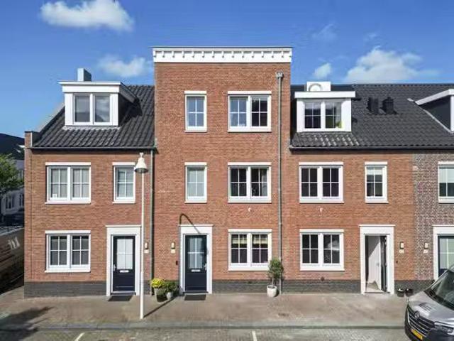 Huis te koop Thea Beckmanstraat 5 in Leiden voor € 795.000