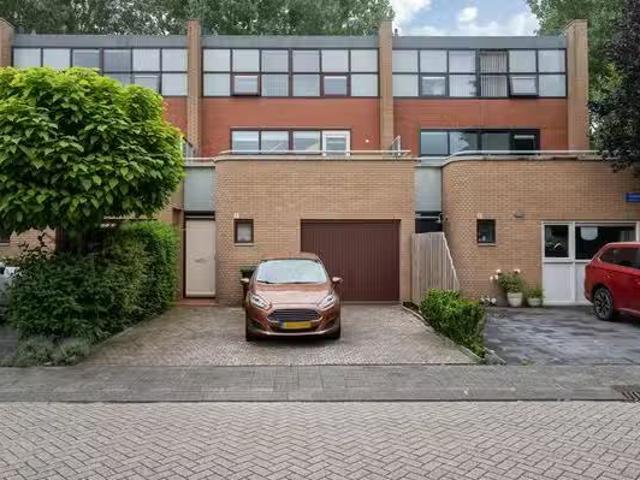 Huis te koop Troikastraat 18 in Almere voor € 545.000