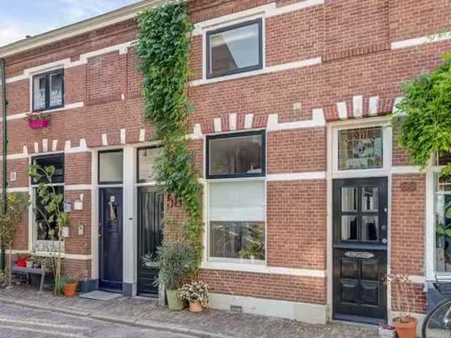 Huis te koop Van Pomerenvaart 2 in Den Haag voor € 450.000