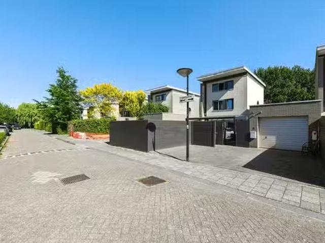 Huis te koop Victoria Regiastraat 15 in Almere voor € 765.000