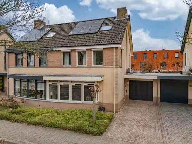 Huis te koop Zwanenstraat 47 in Venlo voor € 465.000