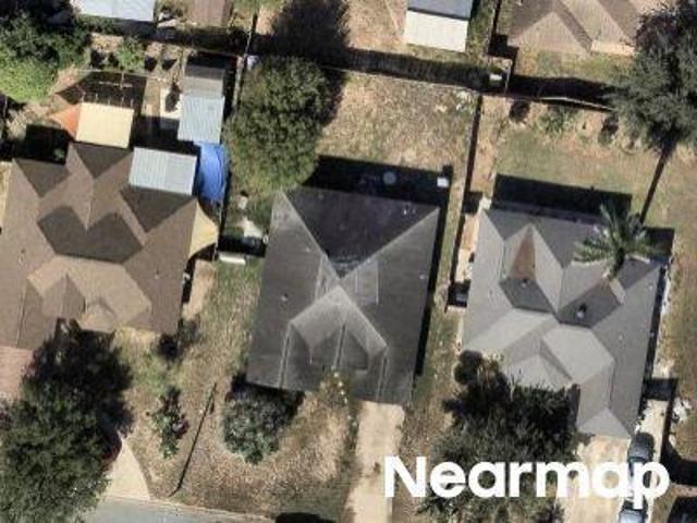 Huisache Ave