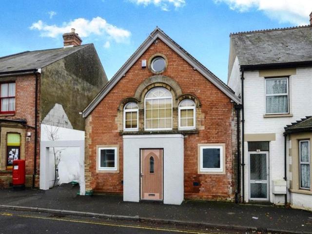 Huish, Huish, Yeovil, Somerset, BA20 2 bed apartment to rent £900 pcm £208 pw
