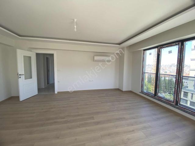 Hükümet Konağı Karşısı Otopaklı Sitede 3,5+1 Lüks Sıfır Daire