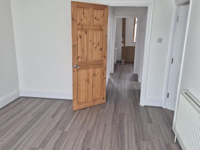 Hull, HU9 3UA 1 bed flat to rent £750 pcm £173 pw