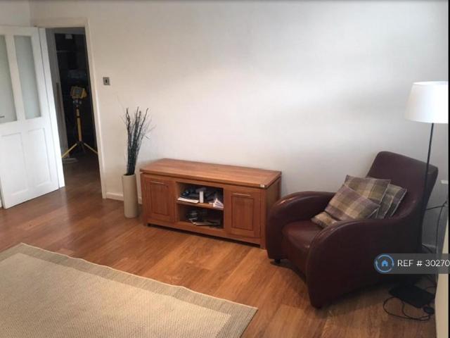 Hulme Road, Denton, Manchester, M34 2 bed flat to rent £1,050 pcm £242 pw