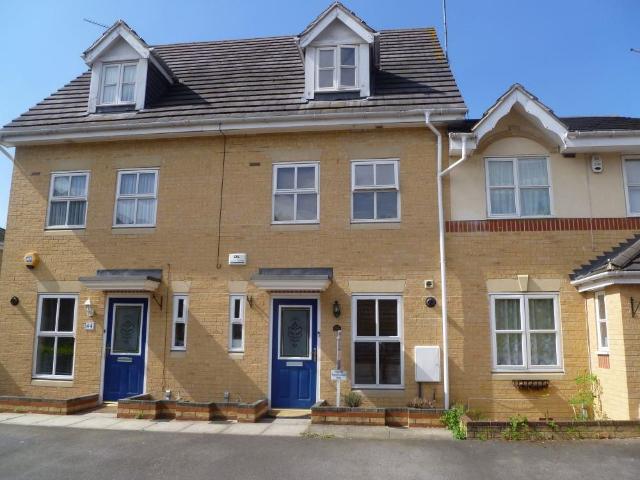Hurworth Ave, Langley, Berkshire SL3, 3 bed town house to rent, £2,000 pcm | PrimeLocation