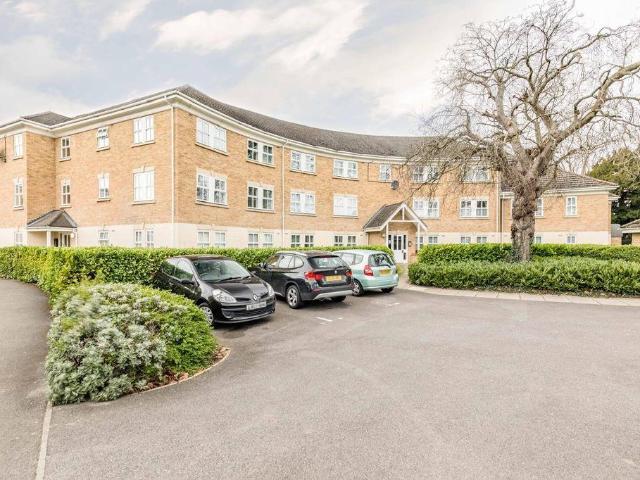 Hurworth Avenue, Slough 1 bed apartment to rent £1,200 pcm £277 pw