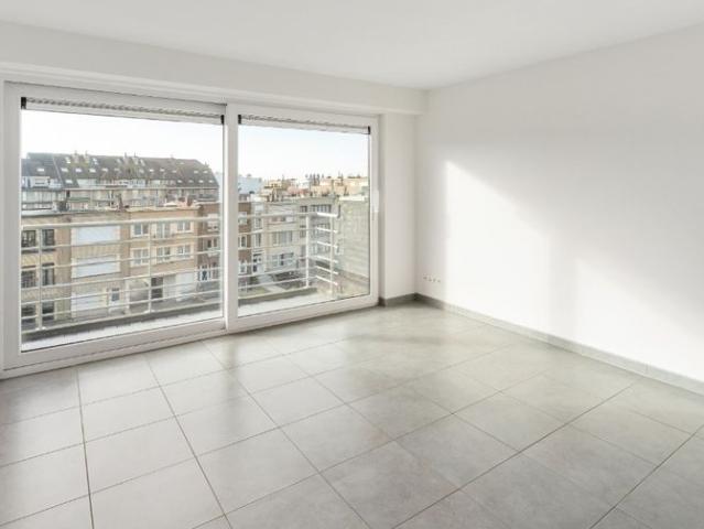 HUREN | Zonnige studio met terras te huur in Blankenberge