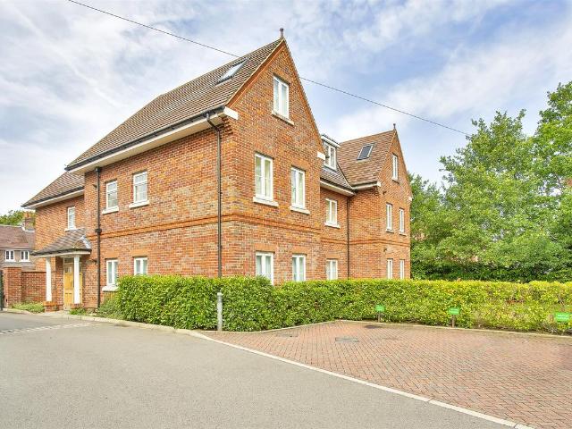 Hurley Close, Banstead SM7, 2 bed flat to rent, £1,650 pcm | PrimeLocation