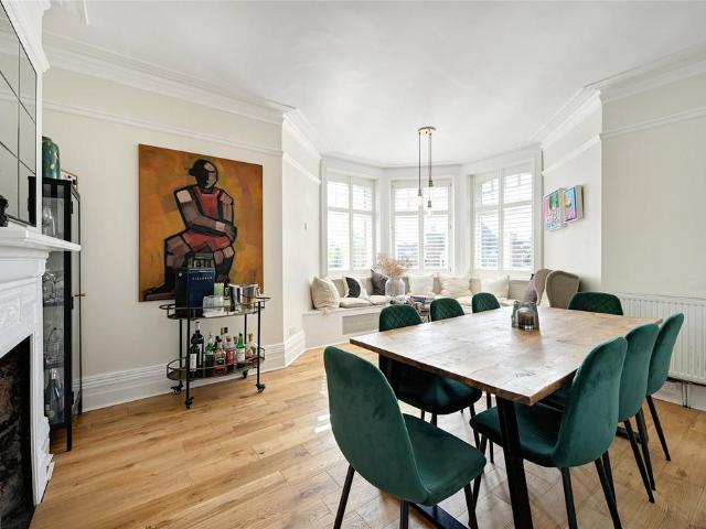 Hurlingham Road, London, SW6 3 bed apartment to rent £4,000 pcm £923 pw