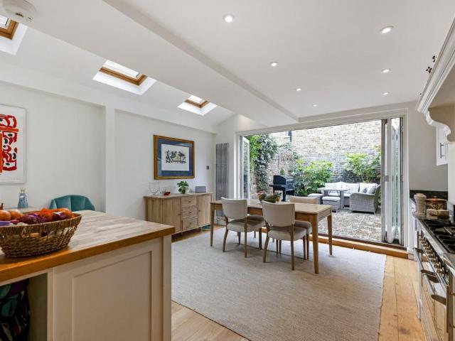 Hurlingham Road, Parsons Green, London 4 bed terraced house to rent £7,999 pcm £1,846 pw