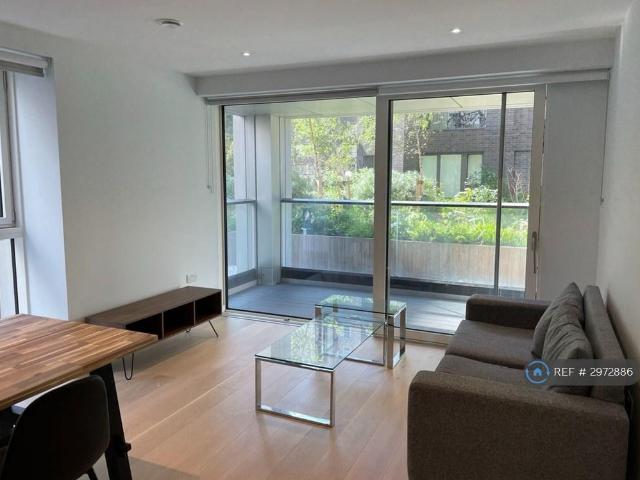 Hurlock Heights, London, SE17 2 bed flat to rent £3,100 pcm £715 pw