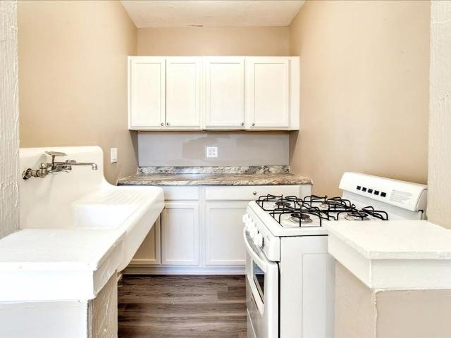 Huron Place 1 Bedroom Apartment for Rent at 574 W Huron St, Pontiac, MI 48341