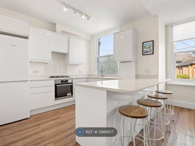Huron Road, London SW17, 2 bed flat to rent, £2,600 pcm | PrimeLocation