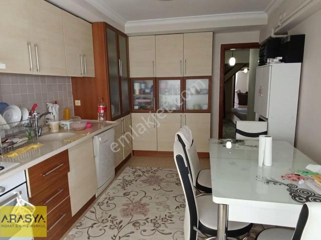 Hürriyet Cad. Üstünde 5+1 Oda 200 M2 Dublex Daire